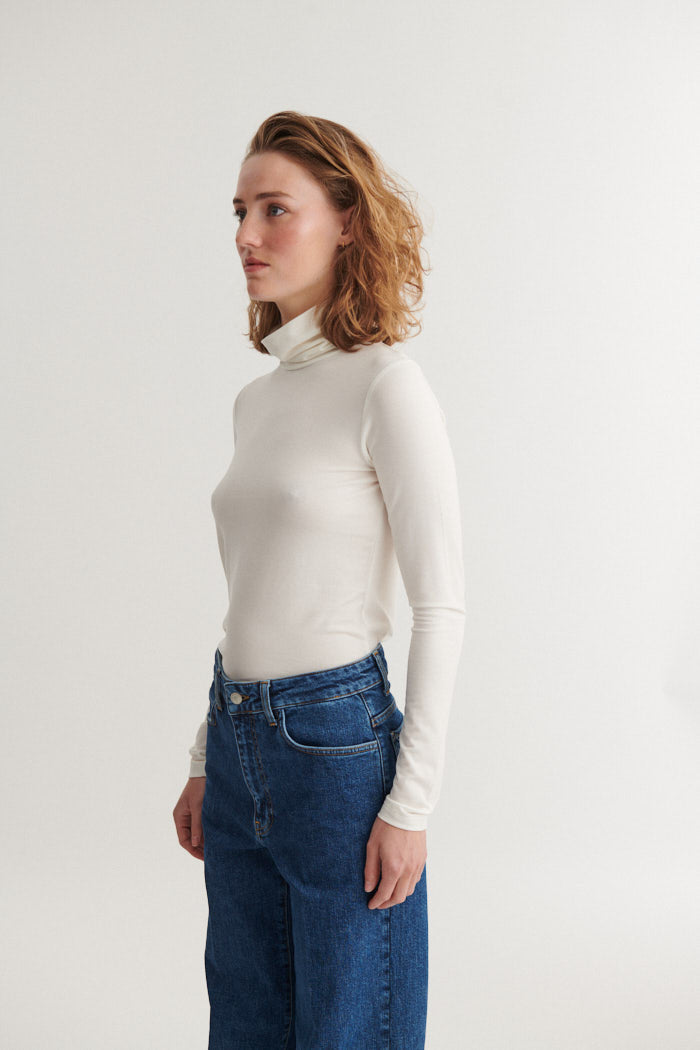 Basic Apparel Joline T-Neck T-shirts 003 Off White